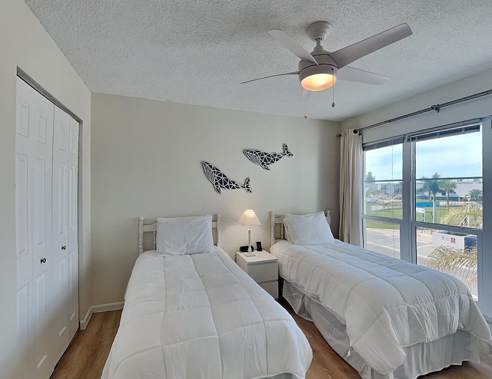 Madeira Beach Yacht Club 247F by Distinctive Beach Rentals view 4