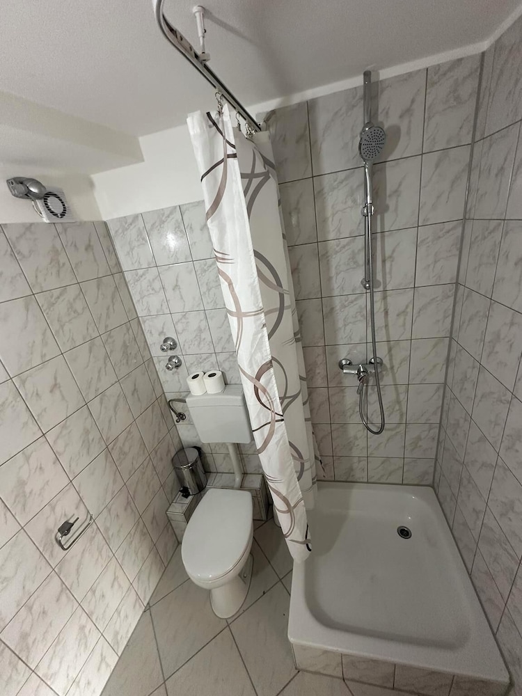 2-Rent Group Hostel Apartments HAN53