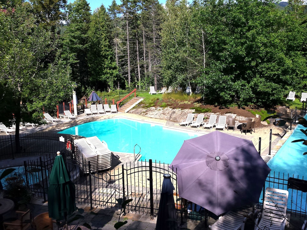 Tremblant les Eaux by Location ADP Tremblant