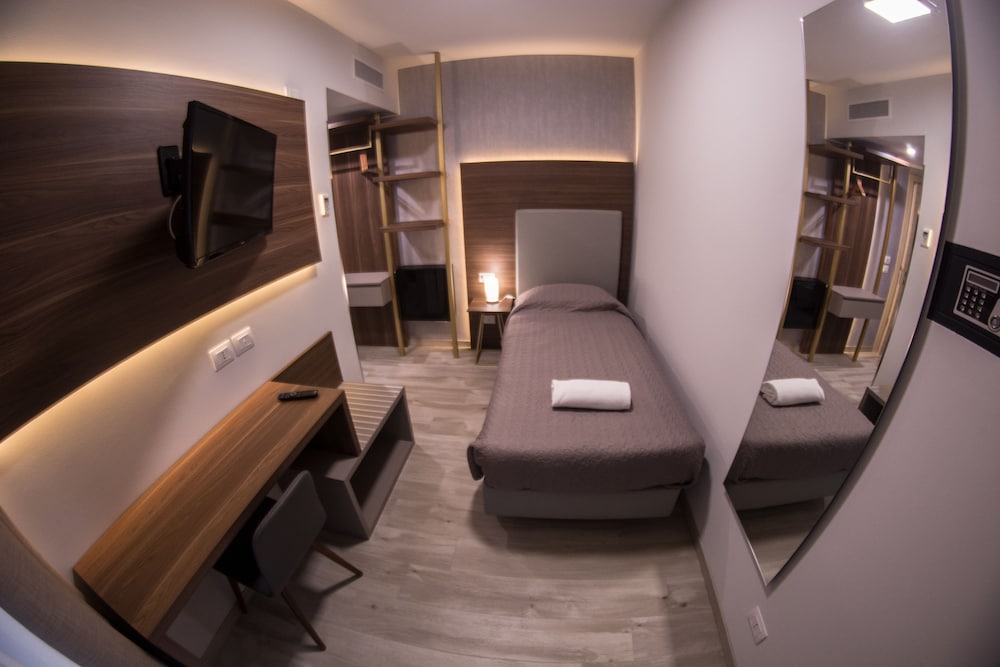 8 Room Hotel