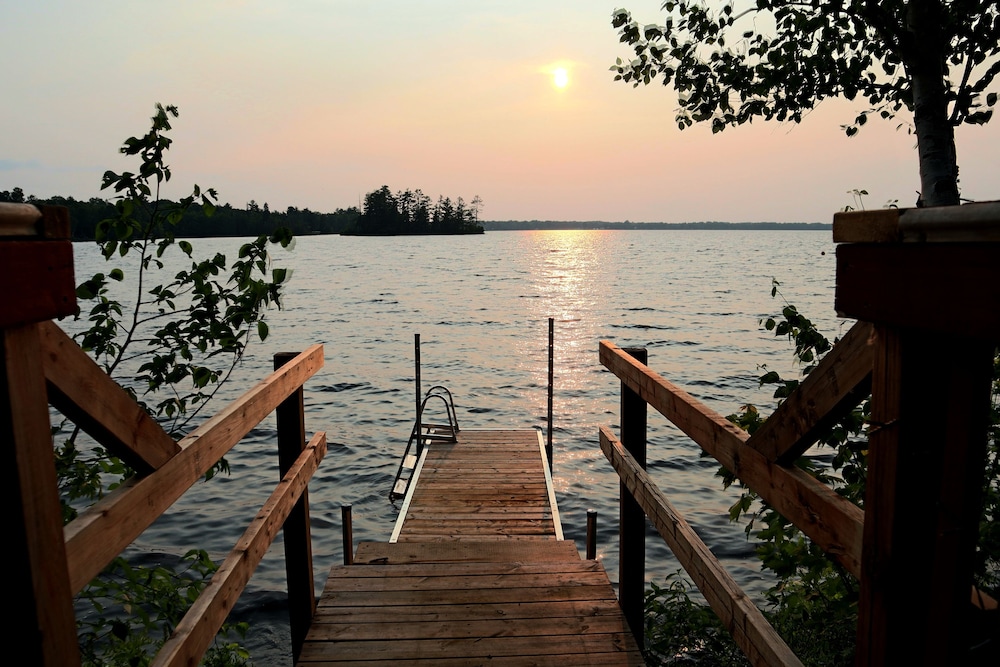 Lakepoint Cottage Resort