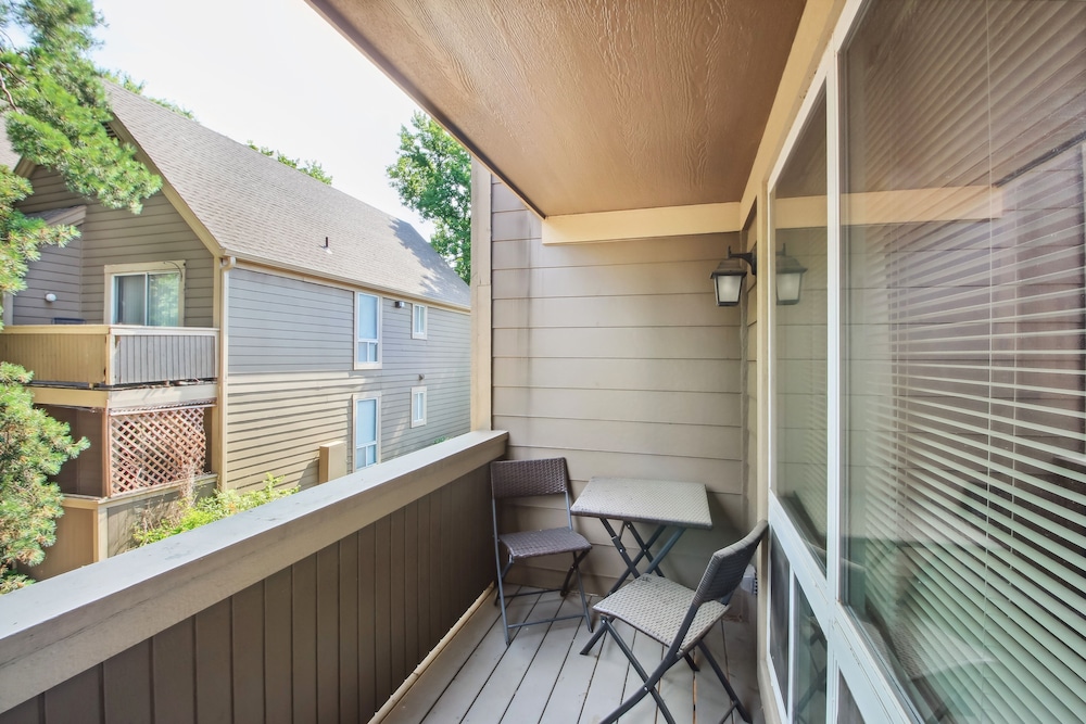 Overland Park Condo, Close to Lakes Parks! - Property Image 4