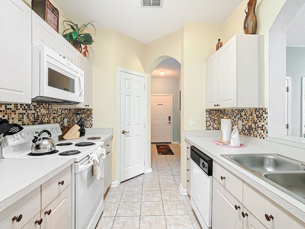 Spacious 3br Condo Near Disney W/ Resort Amenities 3 Bedroom Condo