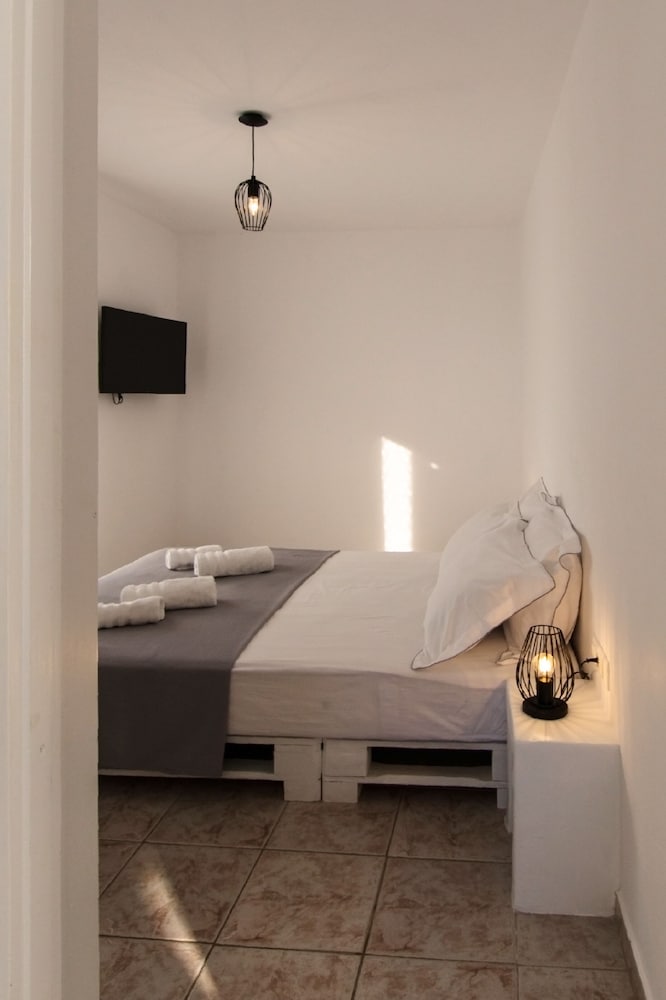Perigiali Rooms & Apartments Folegandros photo 3
