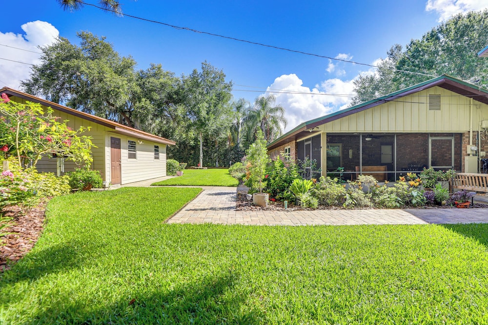 Lakefront Frostproof Vacation Rental w/ Beach!