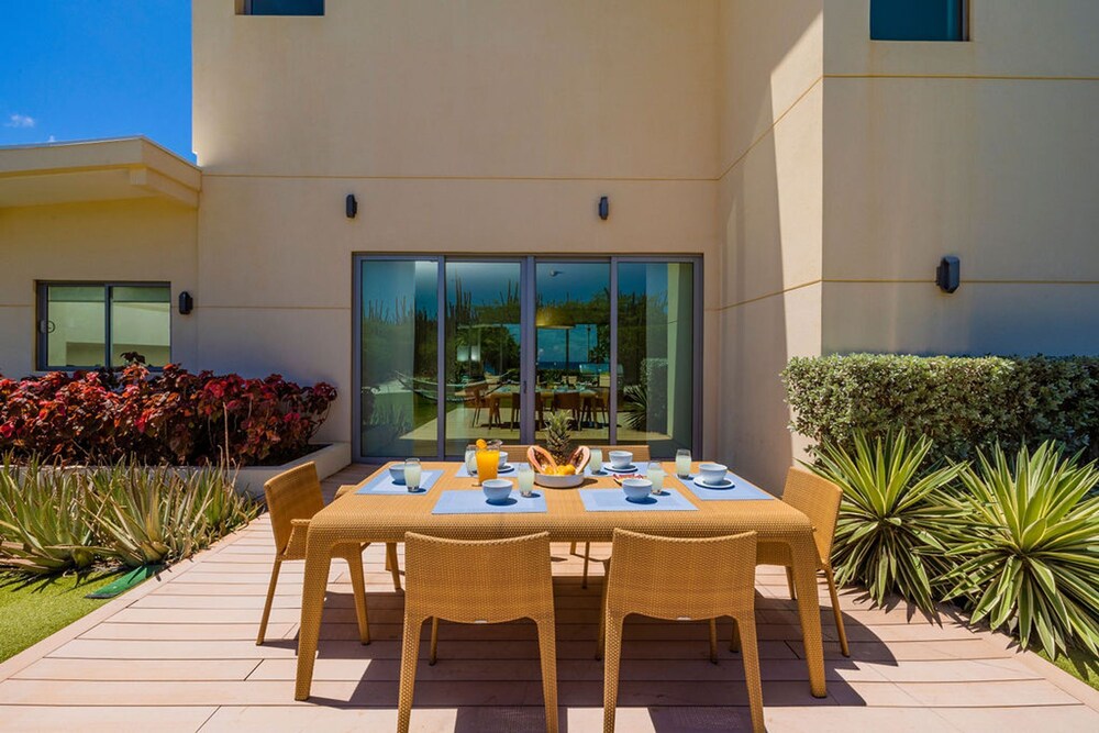 NEW Luxury 4BR Beachfront Villa w Infinity Pool