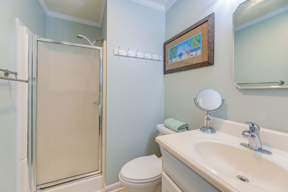 Steps to Sand! Condo w/ 2 Pools in Atlantic Beach