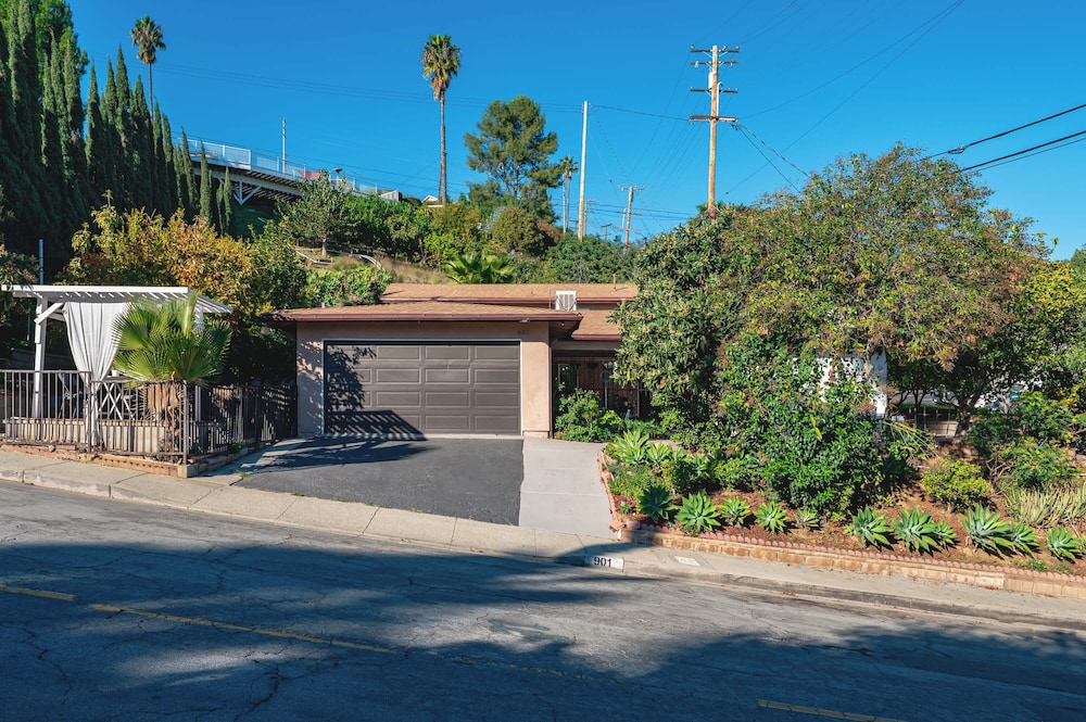 Newly Updated Family Retreat Safe Area Near Dtla