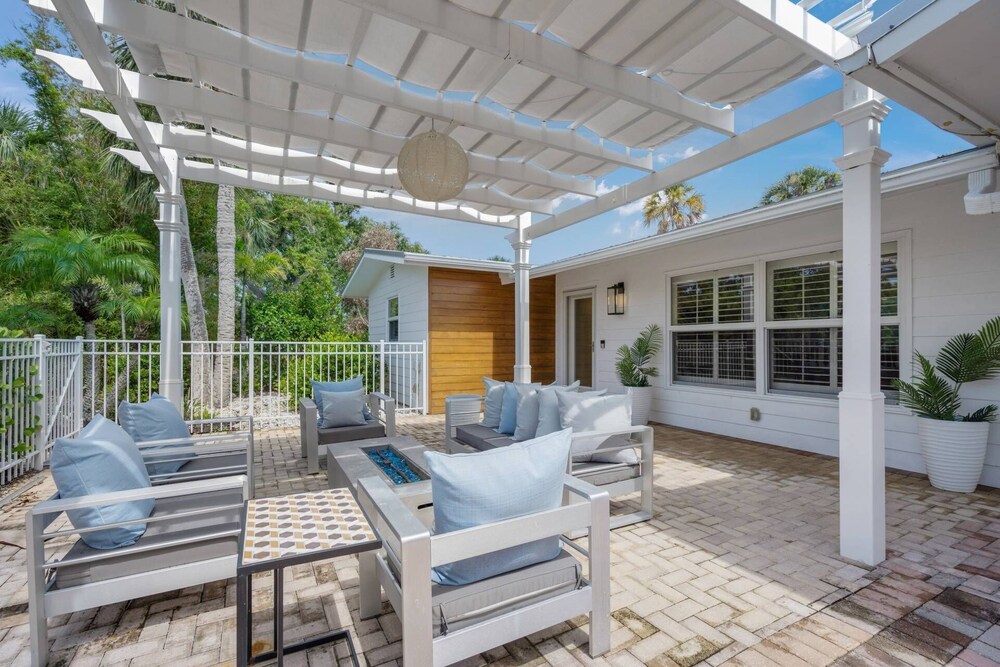 Dockside Getaway on Avenida