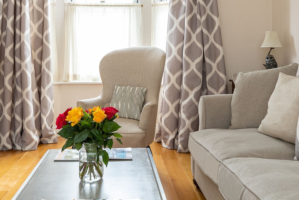 JOIVY Stunning 3 bed House Close to Westfield