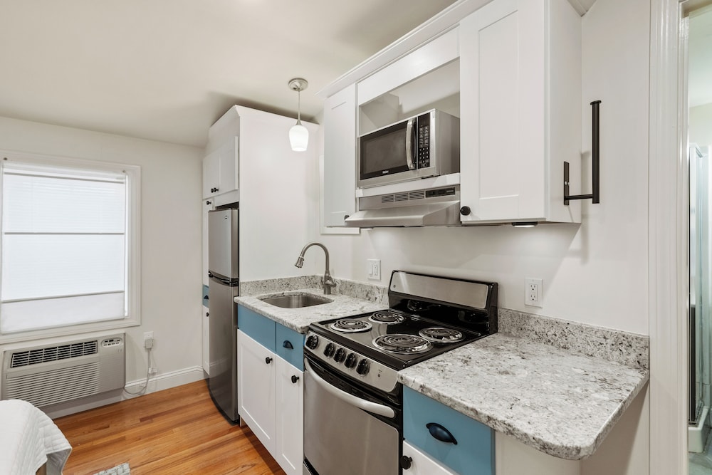Hygge House Suites