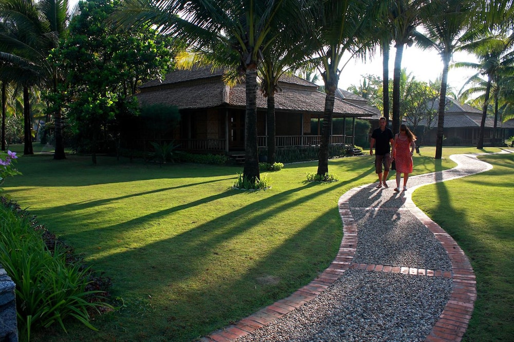 Sunny Paradise Resort