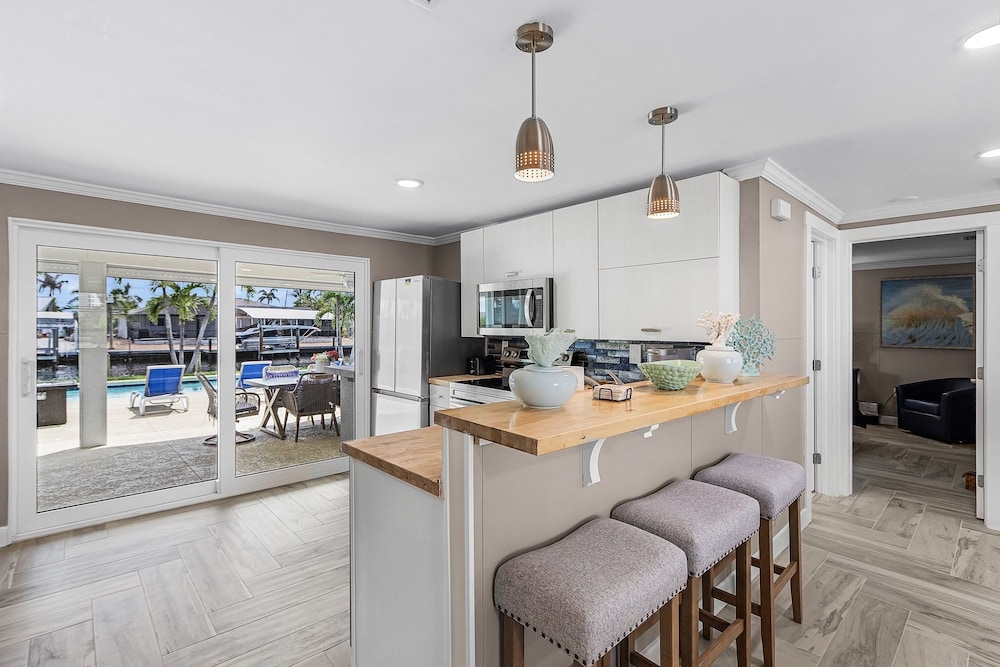 7 Dockside Dream: 3br/3ba Pool Home W/ Water Views! 3 Bedroom Home