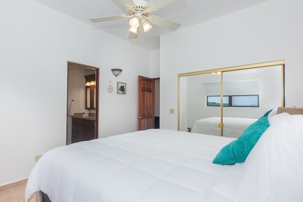 Pineapple Villa 142 2 Bedroom Condo by RedAwning view 3