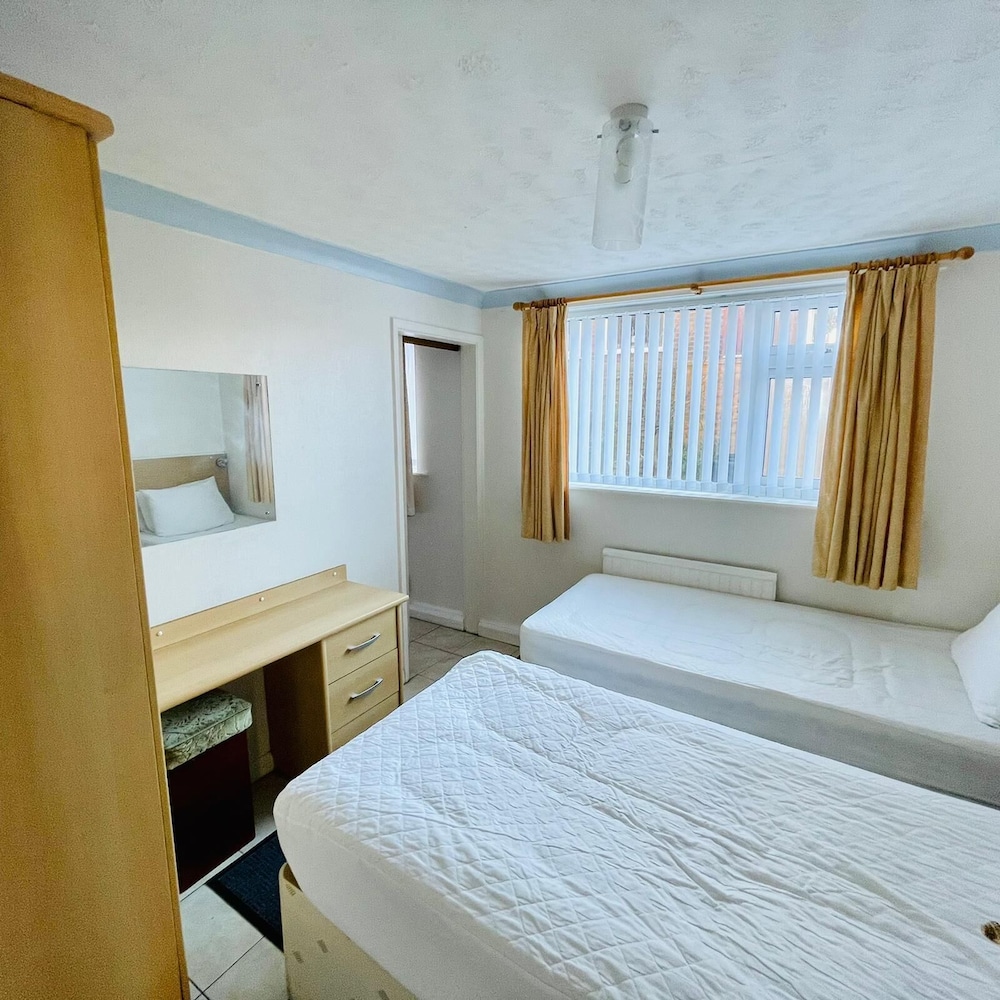 Lyndene Holiday Apartments