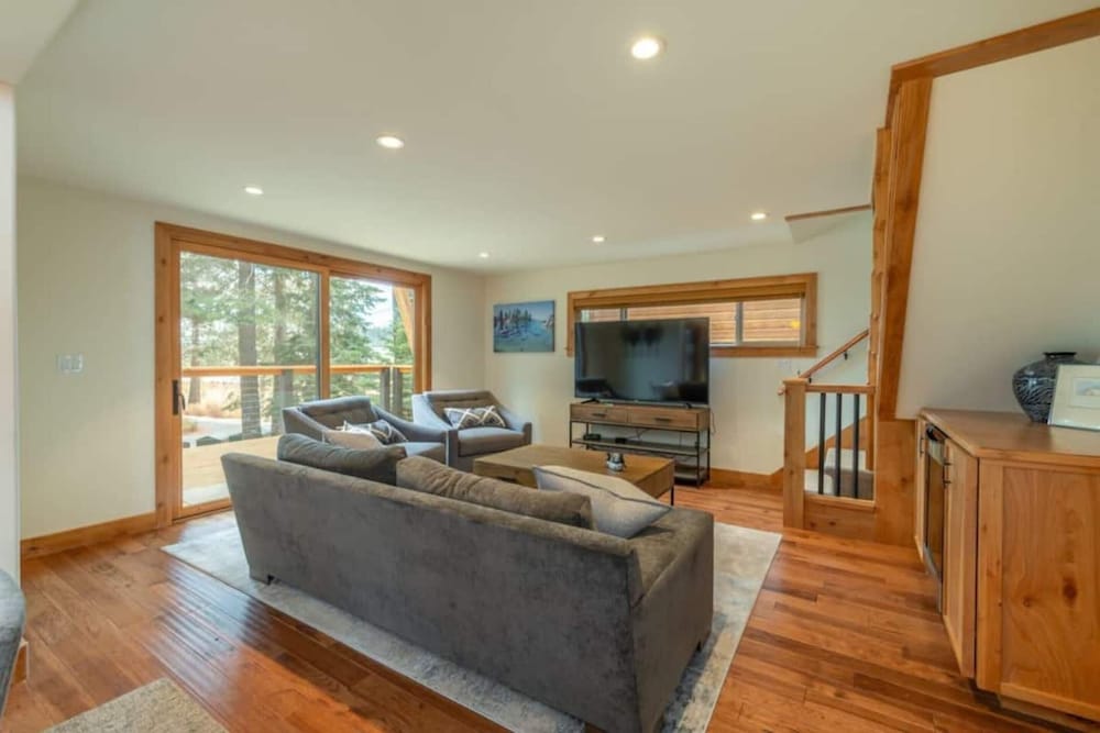 Henderson by Avantstay Lake View! Walk to Beach, Garwoods More! - Property Image 14