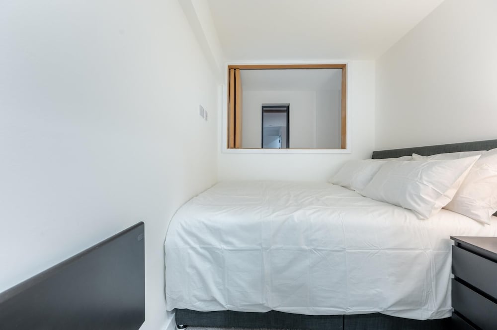 Stunning 2BD Apartment in Manchester view 3