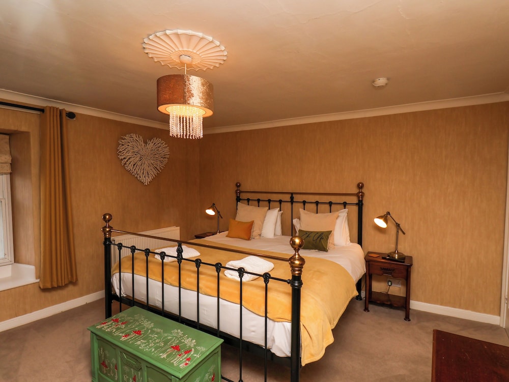 Sixpence Cottage