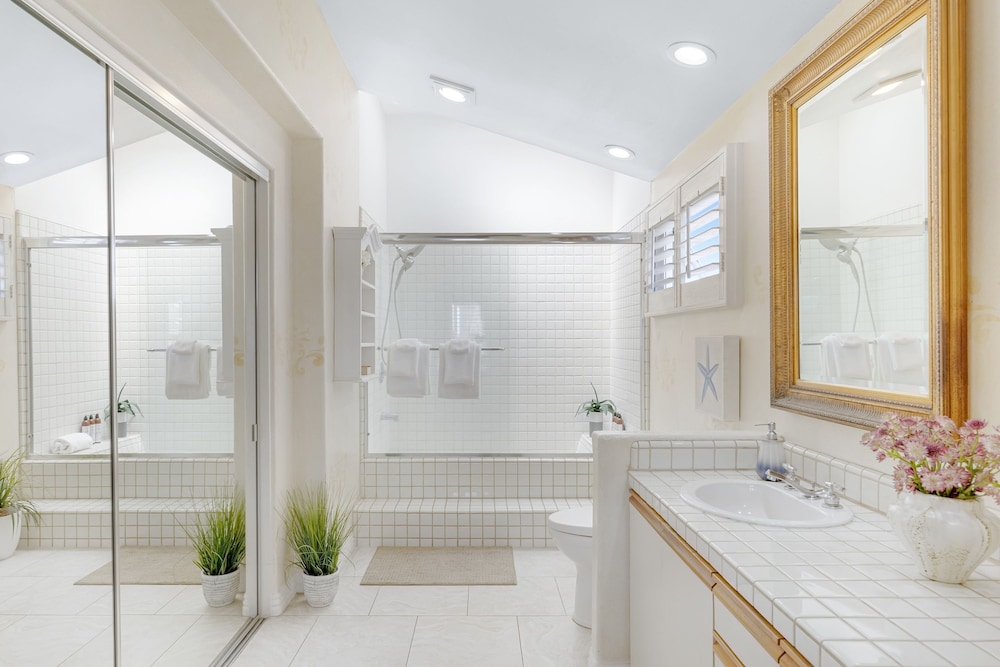 Shoreline Villa by Avantstay Steps to the Beach Bay Pier
