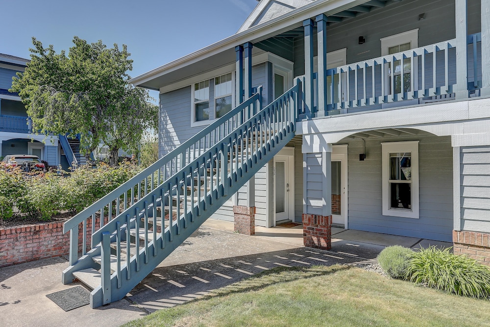 Alley's 22 Condo with Direct Deck Access by RedAwning view 2