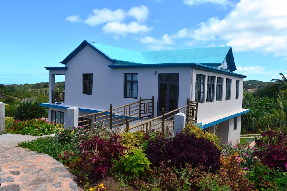 Domaine Les Rosiers Guest House