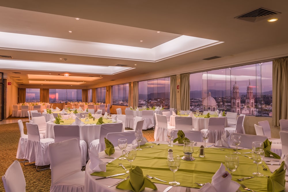 Culiacan Vacations - Ramada by Wyndham Hola Culiacan - Property Image 11