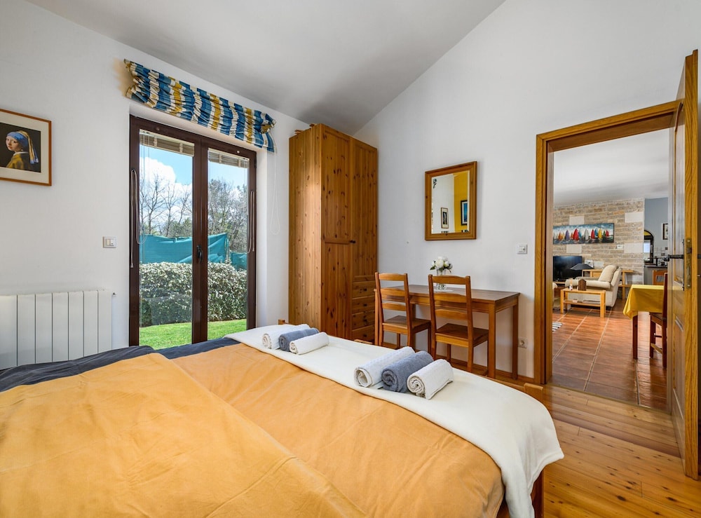 Villa in Visnjan With Private Heated Pool