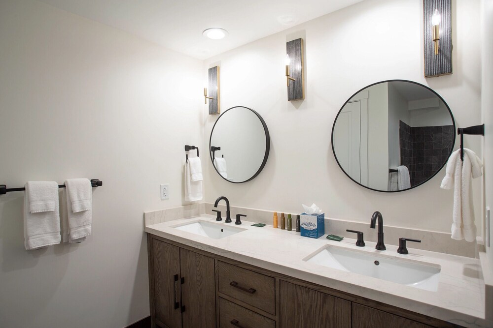 Trail's End Lodge at Deer Valley Resort - Three Bedroom Residence with Den and Spa #303 3 Condo