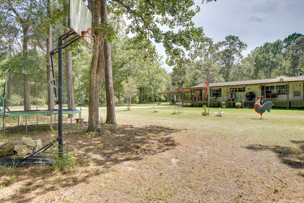 Play Games, Bike & Unwind: Cleveland Family Home!