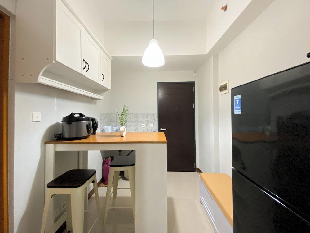 Minimalist And Cozy 1BR at Royal Heights Apartment