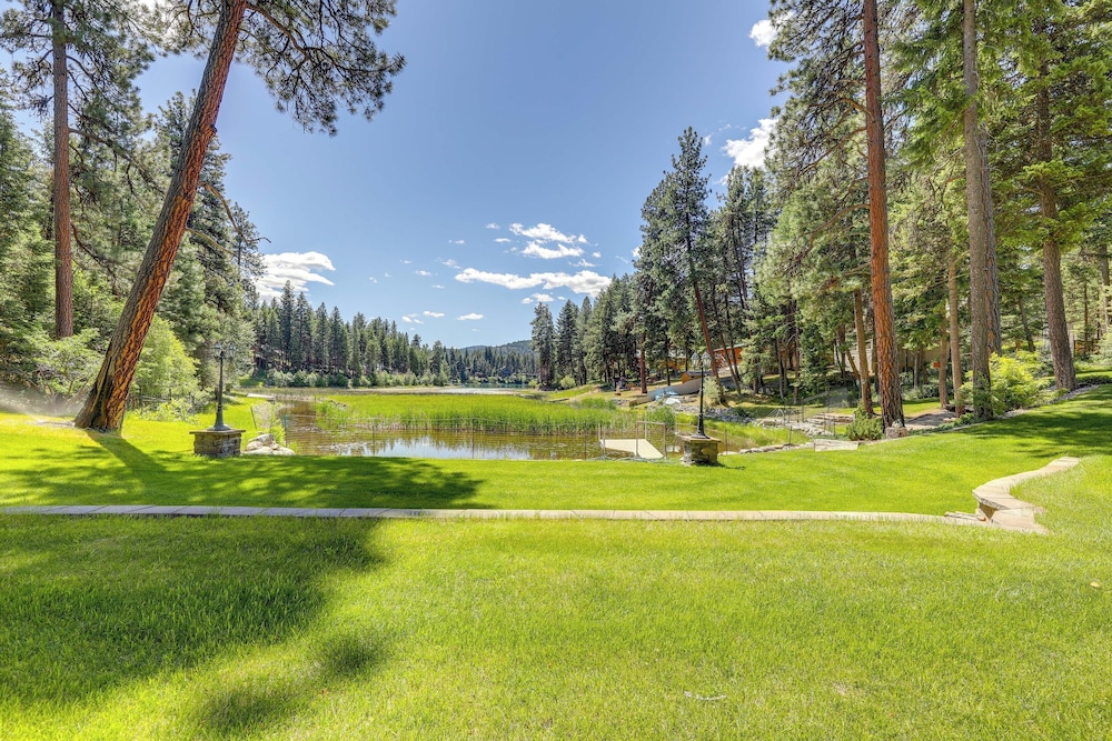 Walk to Happy's Inn & Lake Access: Libby Apartment