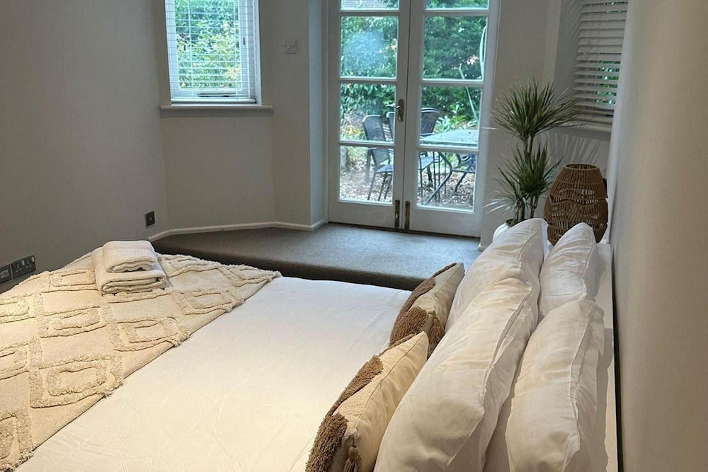 Luxury Family Home Central Bournemouth Sleeps 6 view 2