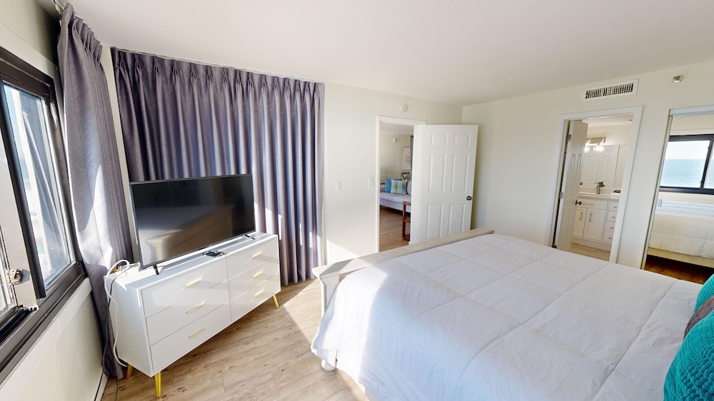 Emerald Towers 904 2 Bedroom Condo