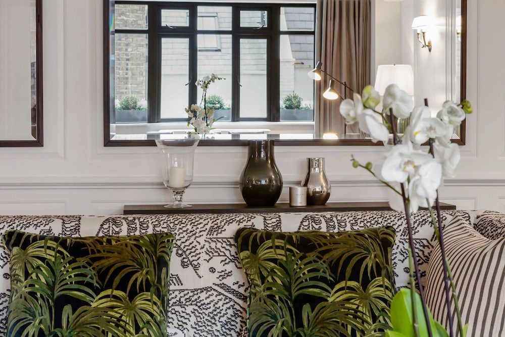 Knightsbridge 3-bed 2-bath by Harrods