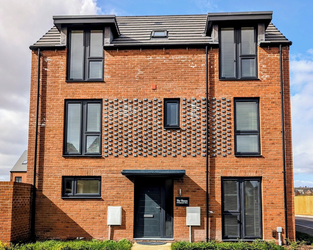 Charming 4-bed House in Newport, photo 11