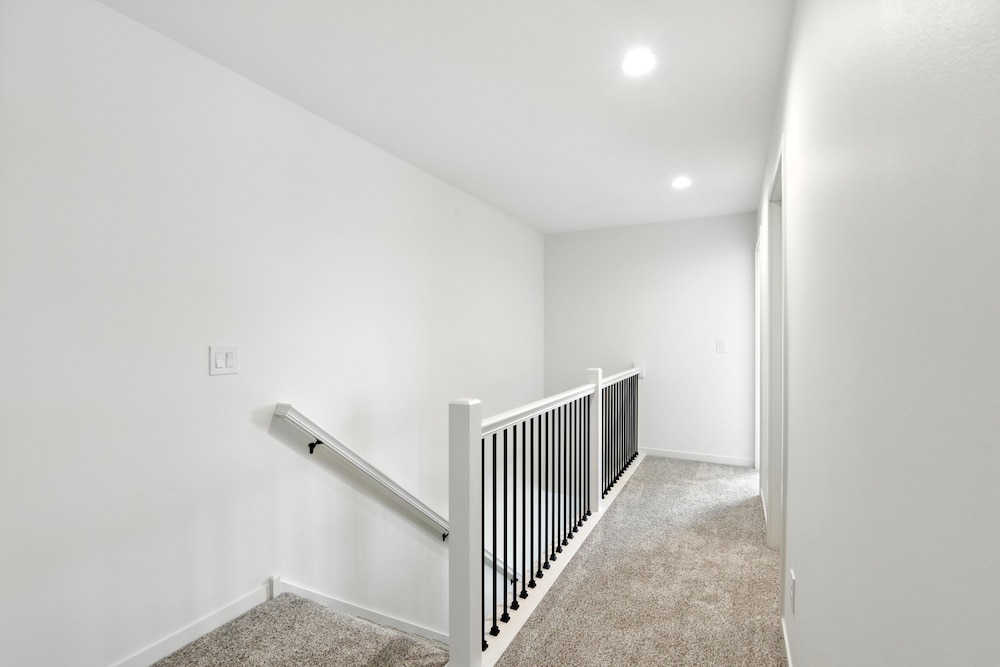 Modern Townhome Retreat In Prime Location 3 Bedroom Townhouse