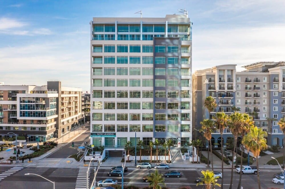 @ Marbella Lane - Sleek Corner Ocean View
