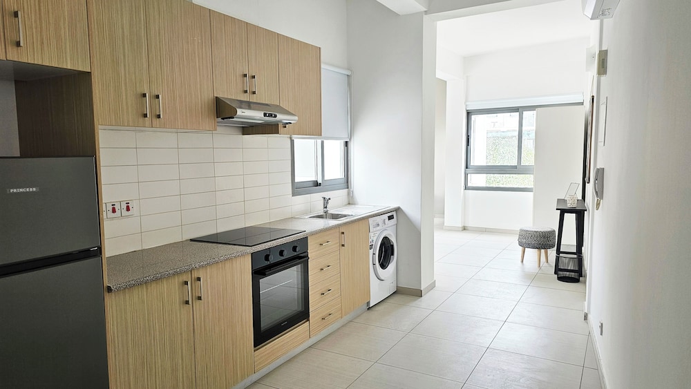 Phaedrus Living: Ledras Residences 201