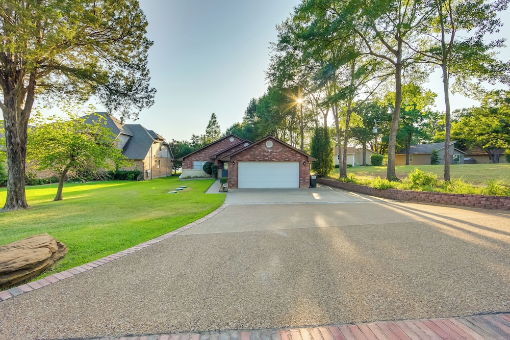 Lakefront Home w/ Dock in Mabank: Near Golfing! view 3
