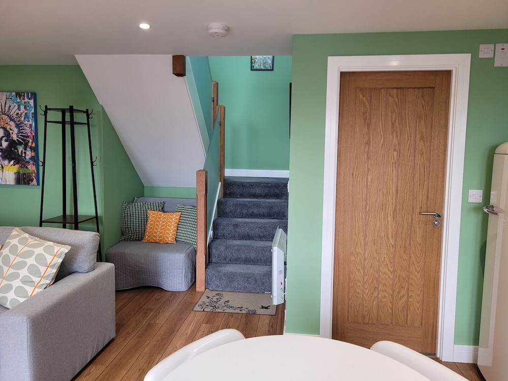 Forest Cedar Lodge, Cinderford, Sleeps 4 view 2