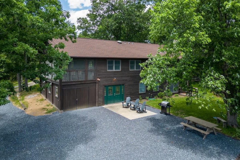 Shenandoah Retreat - Family Home