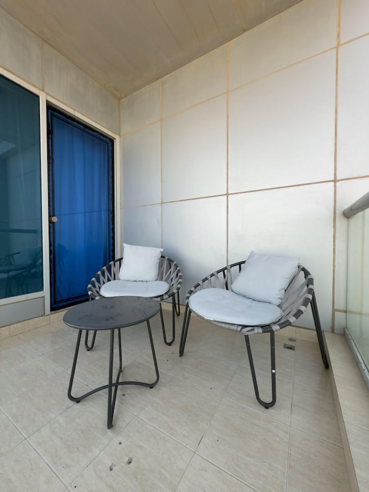 Iconic 2BR in Skycourt Dubailand