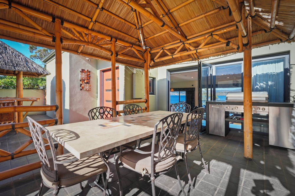 Waterfront Home - Gorgeous Views - 2 Bed