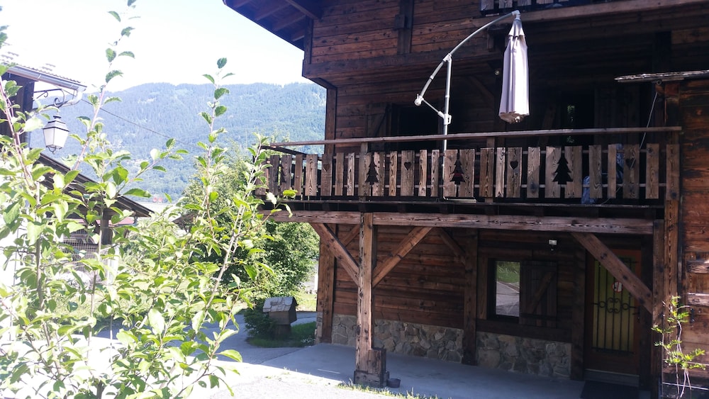 Chambres d'Hôtes Chalet De La Source