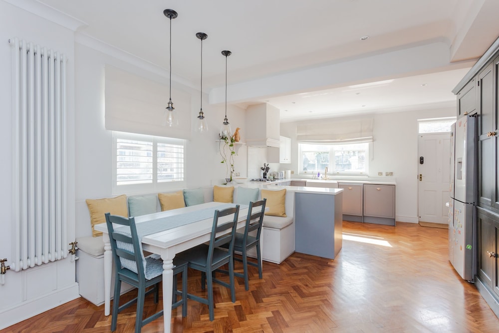 Newly Refurbished 4 Bedroom House in East London