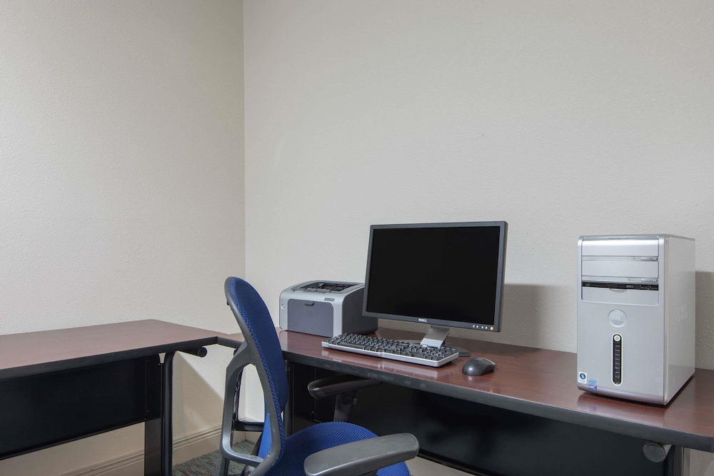 Laurel Vacations - Baymont by Wyndham Laurel - Property Image 3