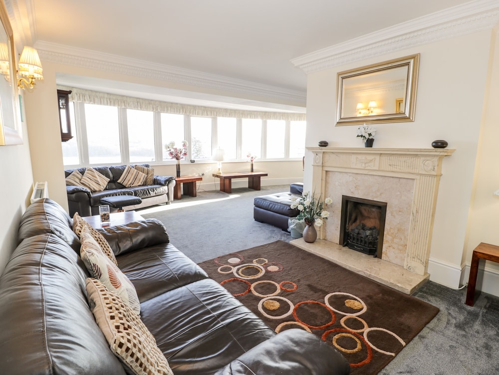 11 Glyn Garth Mews