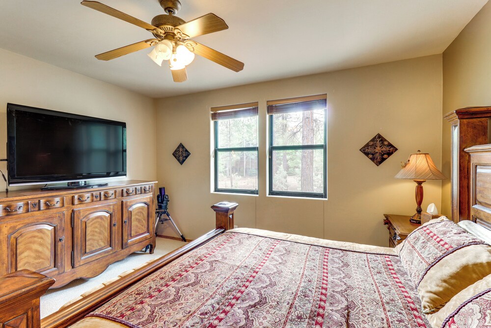 4 Mi to Fool Hollow Lake: Retreat w/ 2 Decks!