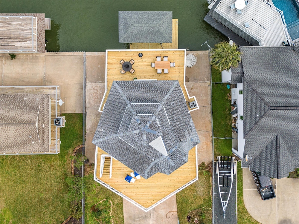 The Blue Pentagon 3 Bedroom Home
