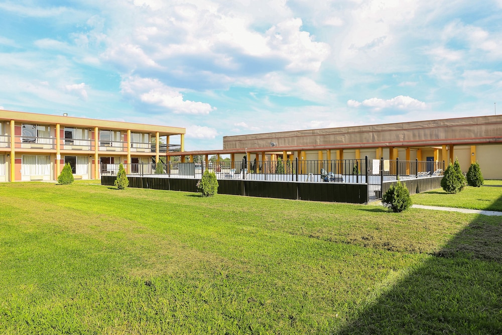 Opelika Vacations - Springwood Hotel - Property Image 12